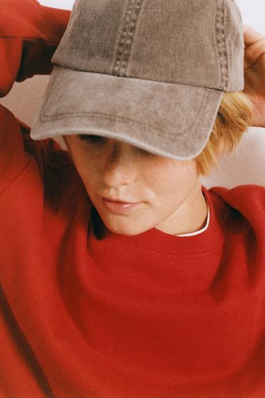 STORIESZ - כובע מצחייה במראה משופשף - חום של Zara