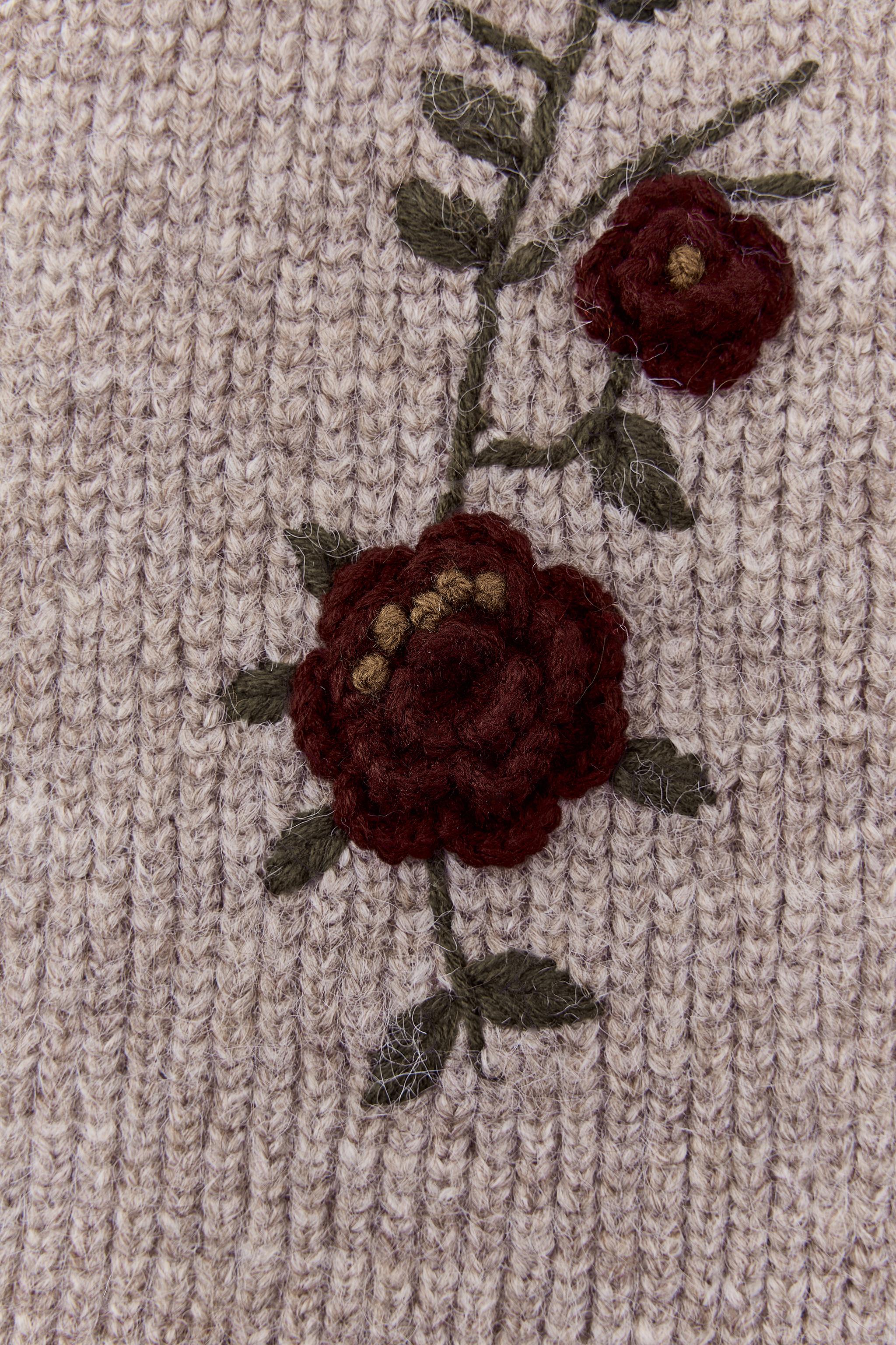 KNIT SCARF WITH FLORAL EMBROIDERY