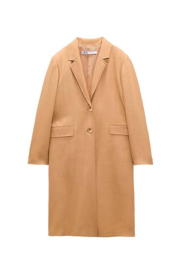 Front view of camel coat with lapels and side pockets.