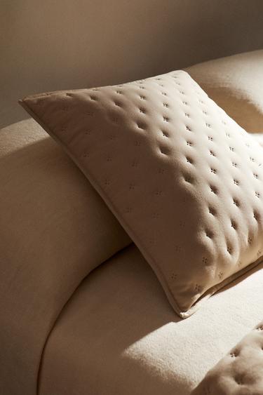 HOUSSE DE COUSSIN ÉDREDON MATELASSÉ POIS - Beige de Zara - Image 7