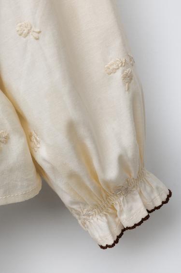 CHEMISE FLEURS BRODÉES AVEC CHALECO EN MAILLE - Beige clair de Zara - Image 3