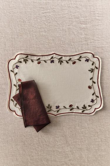 Zara Yeşil - ÇİÇEK İŞLEMELİ AMERİKAN SERVİS