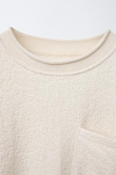 T-SHIRT EN VELOURS BOUCLÉ AVEC POCHE - Écru de Zara - Image 2