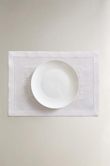 PLACEMAT WITH FLORAL EMBROIDERY AND HEMSTITCHING - White by Zara - Image 4