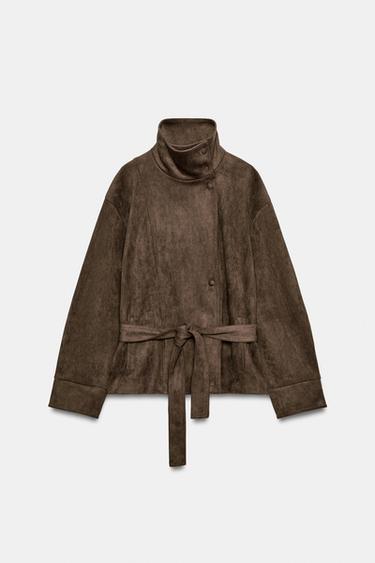 CHAQUETA EFECTO ANTE CINTURÓN - Visón oscuro de Zara - Imagen 0