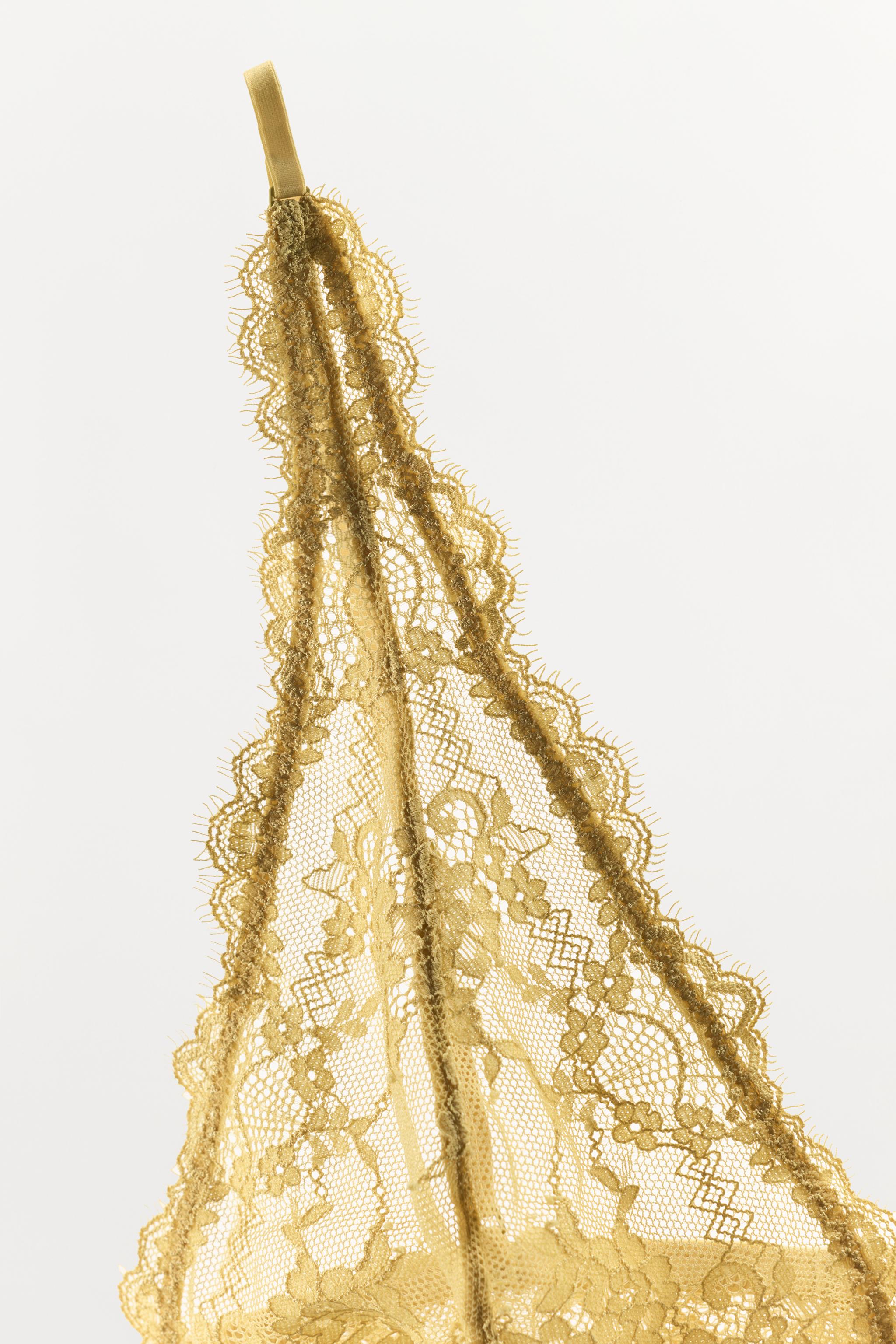 LACE TRIANGLE BRA