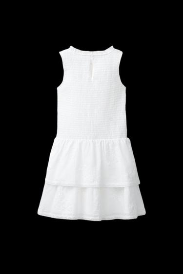 KLEID MIT VOLANTS UND BLUMENSTICKEREI - Weiß von Zara