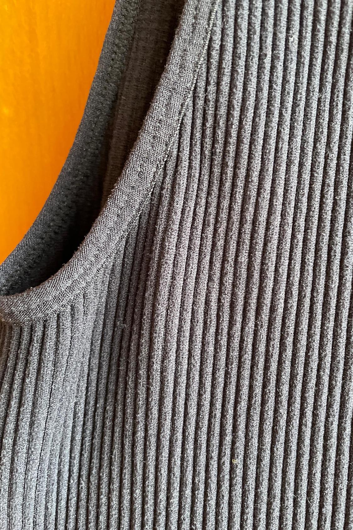 LIMITLESS CONTOUR COLLECTION 01 HIGH NECK TOP - Image 2