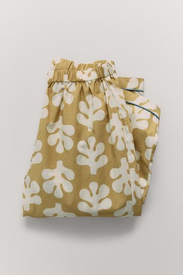 6-14 سنة/ بيجامة قميص وبنطلون بطبعة أشكال - أخضر الخاص بـ Zara