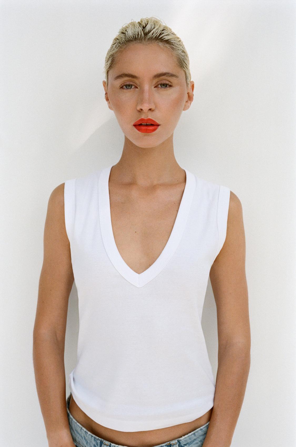 V-NECK TOP