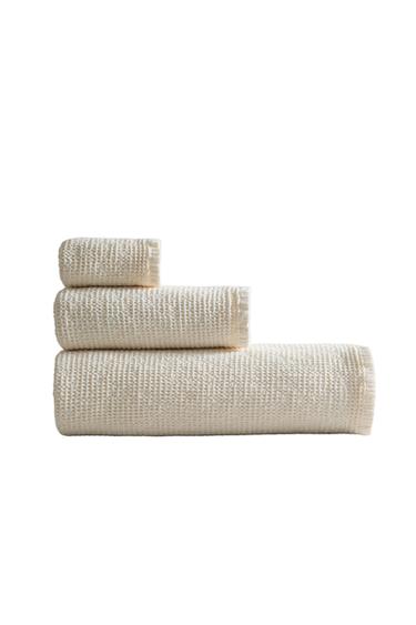 Zara WAFFLE-KNIT TEXTURED BATH TOWEL - Ivory
