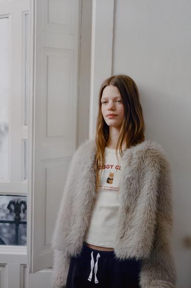 CHAQUETA CORTA EFECTO PELO - Gris claro de Zara