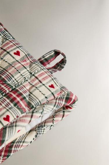 CHRISTMAS HEART OVEN GLOVE - Red by Zara - Image 2