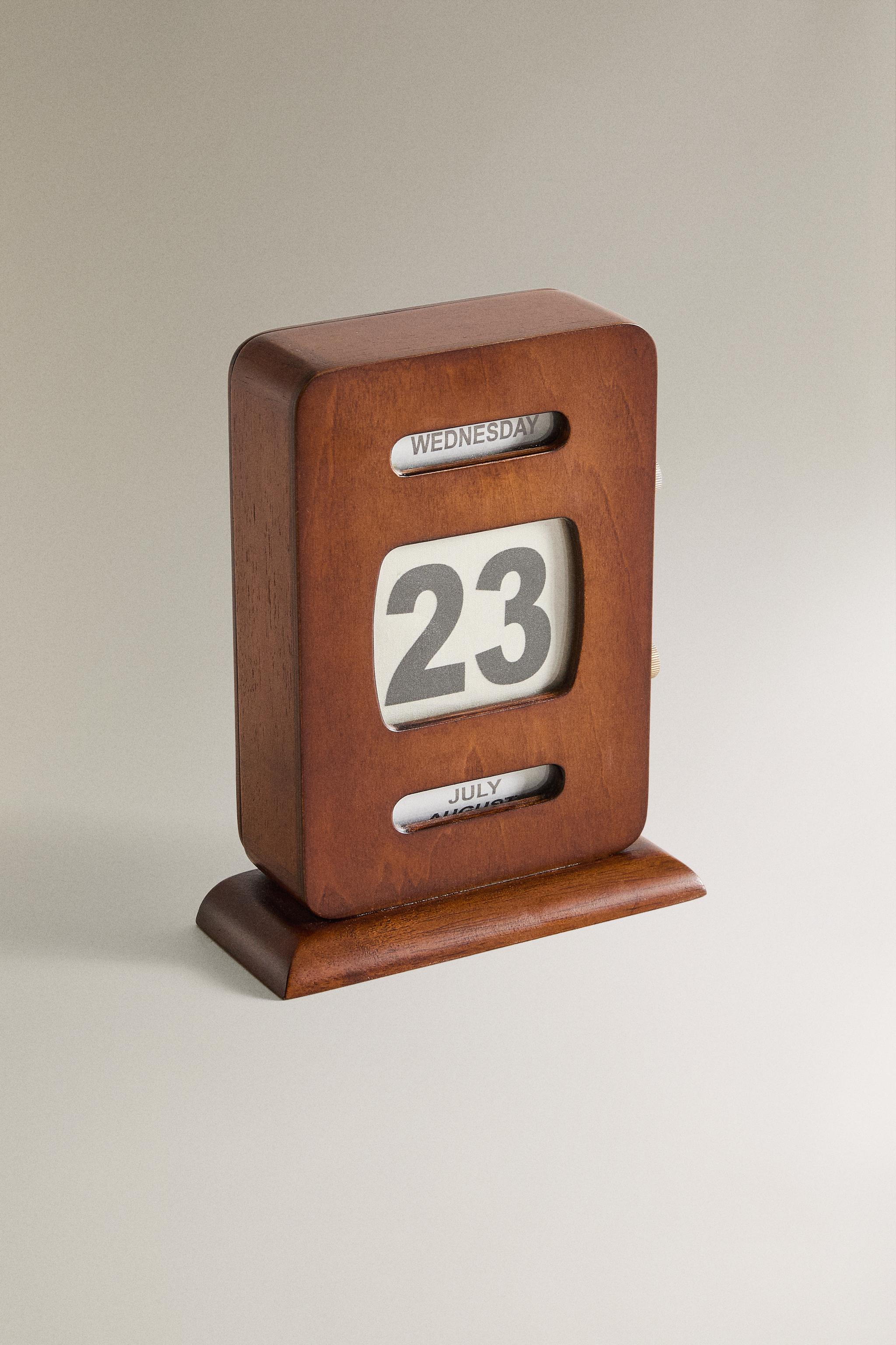 MANUAL TABLE CALENDAR — Brown