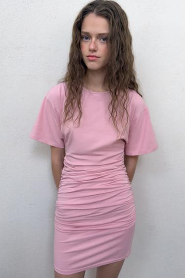 VESTIDO CORTO FRUNCES - Rosa pastel de Zara