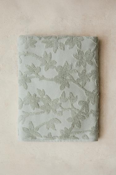 FLORAL JACQUARD BATH TOWEL - Blue / Green by Zara