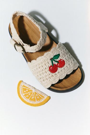SANDALIA CROCHET CEREZAS - Blanco Crudo de Zara