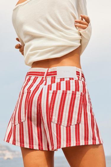 SHORT MOM FIT RAYURES - Rayure rouge de Zara