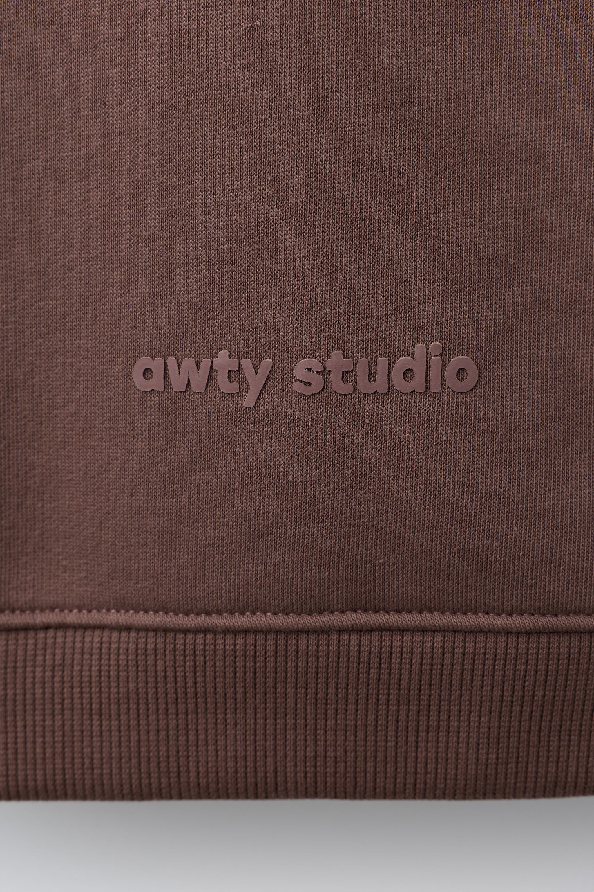 RAISED TEXT SWEATSHIRT