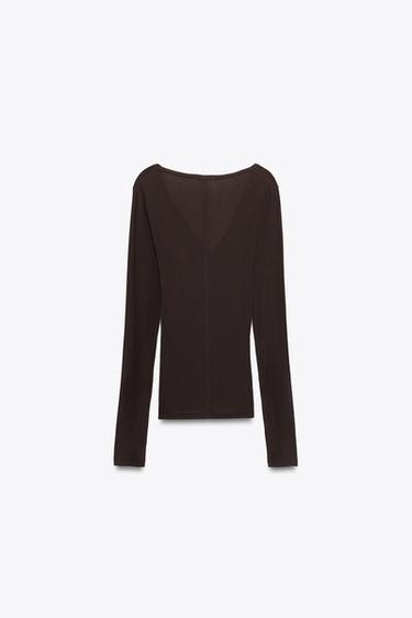 T-SHIRT MIT V-AUSSCHNITT - Braun von Zara