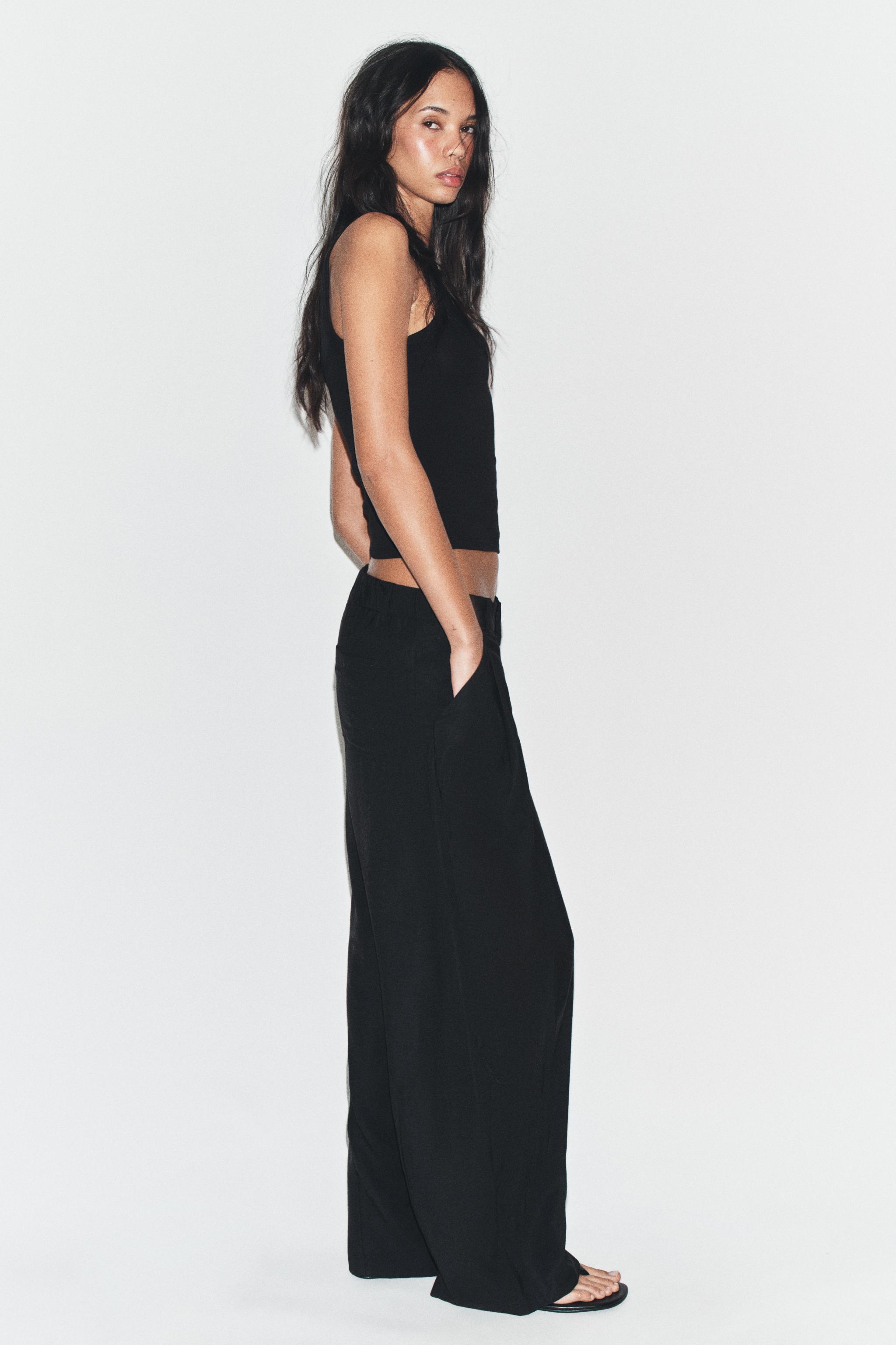 FLOWY PLEATED PANTS