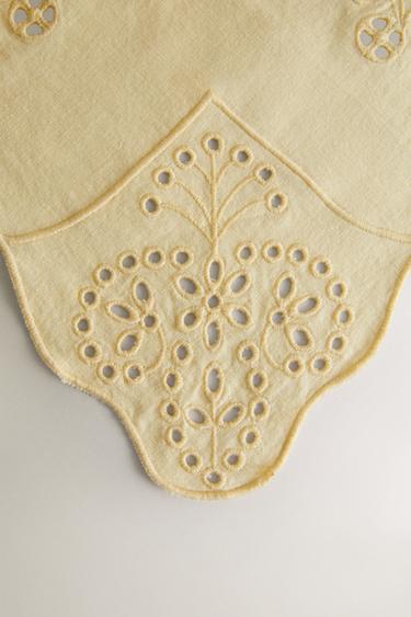 NAPPE LIN BRODERIE AJOURÉE - Jaune de Zara - Image 2