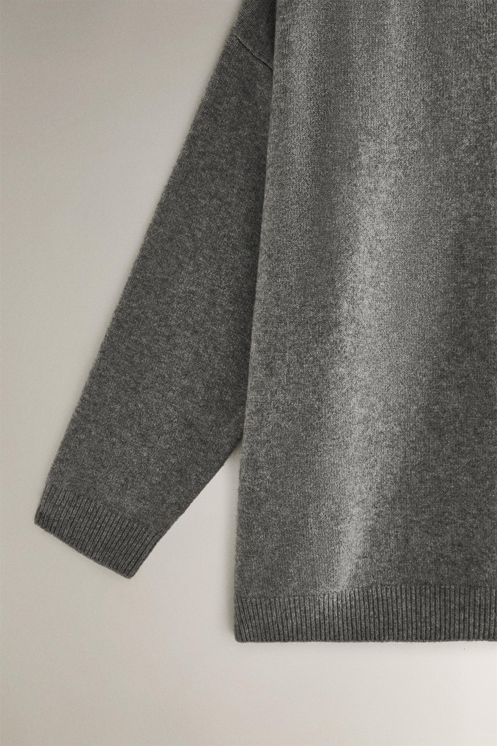 KNIT SWEATER
