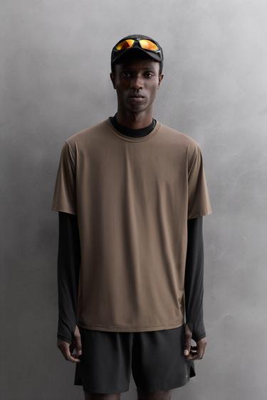 Zara SHORT SLEEVE RUNNING T-SHIRT - Dark brown
