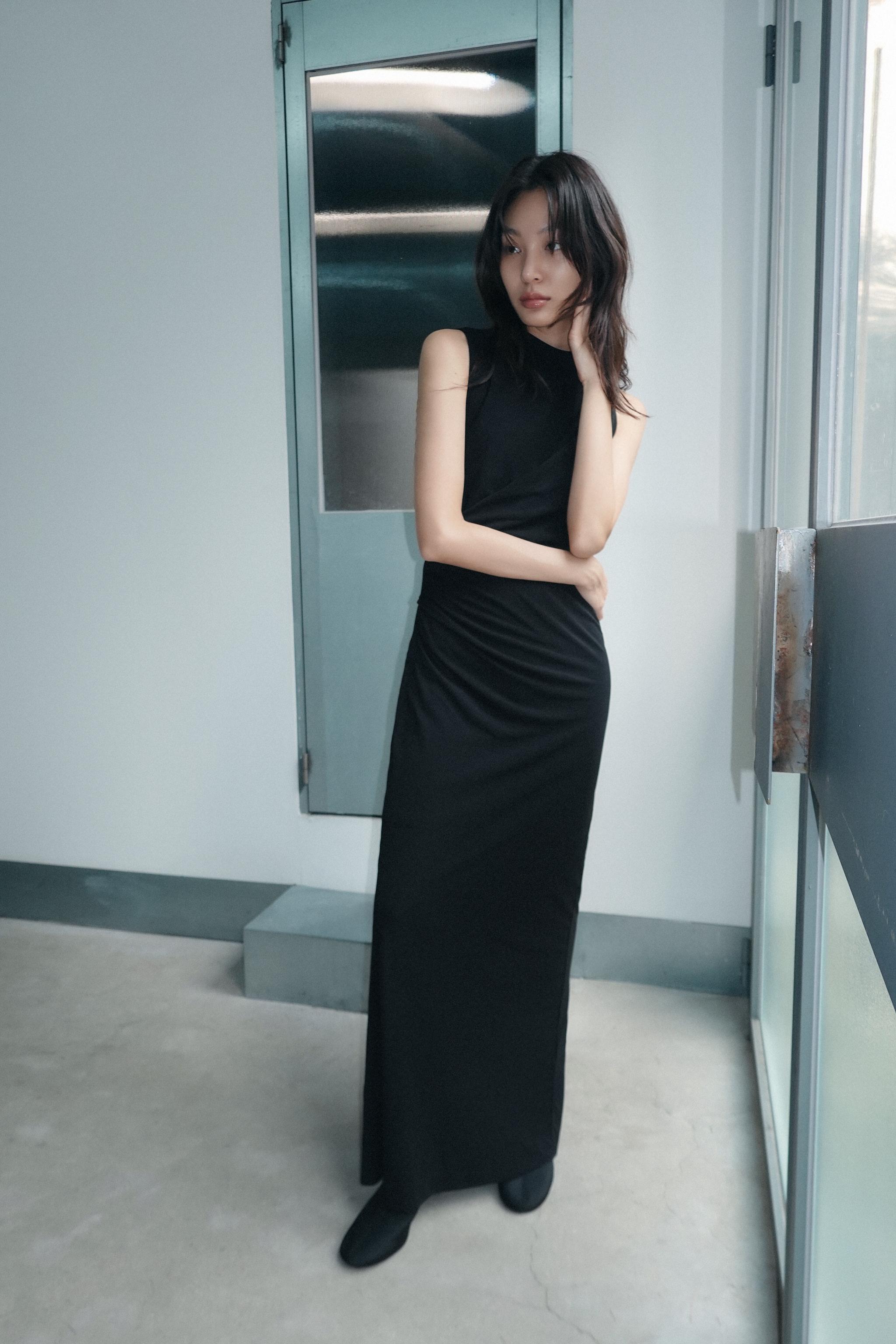 Dries Van Noten ギャザー ミディ丈ワンピース ブラック Dries Van Noten ギャザー ミディ丈ワンピース ブラック (Dries