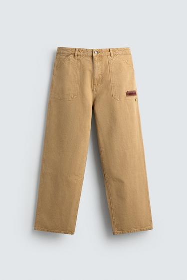 بنطلون BAGGY FIT برقعة مطرزة NFL WASHINGTON COMMANDERS - مِحْمر الخاص بـ Zara