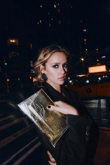 EMBOSSED FLAP BAG - Gold by Zara