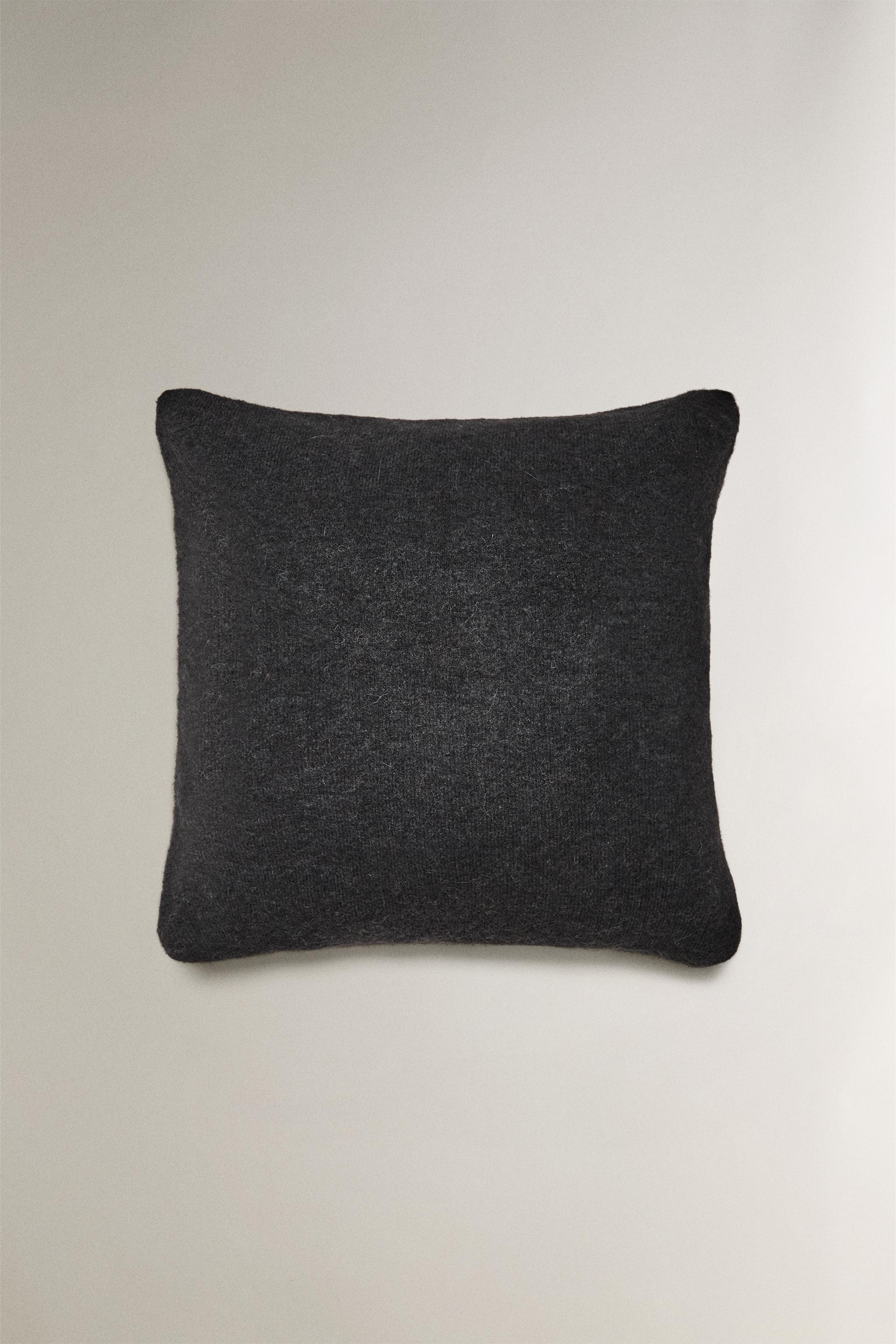KNIT CUSHION COVER