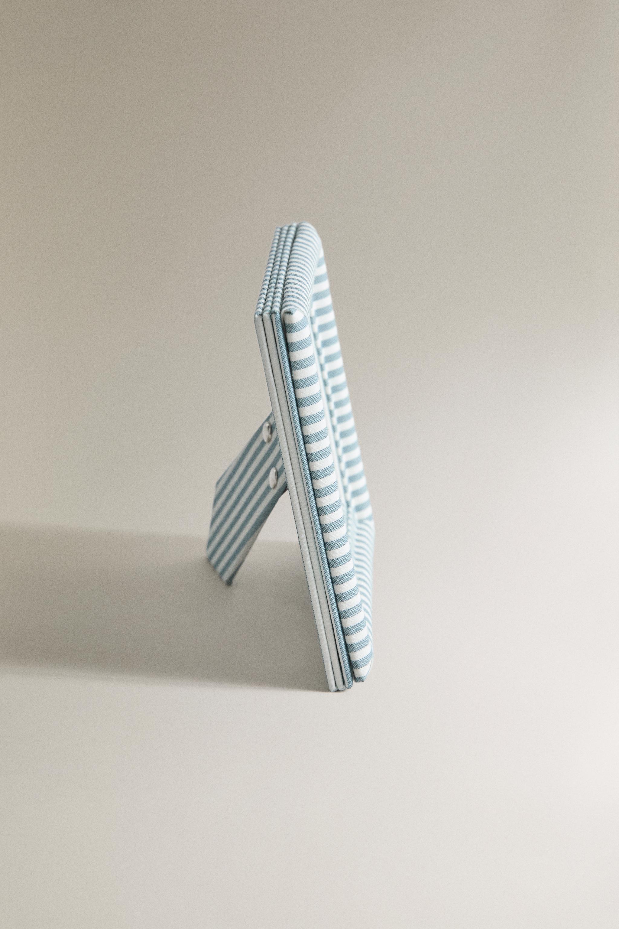 CHILDREN'S SQUARE STRIPED PHOTO FRAME — Blue