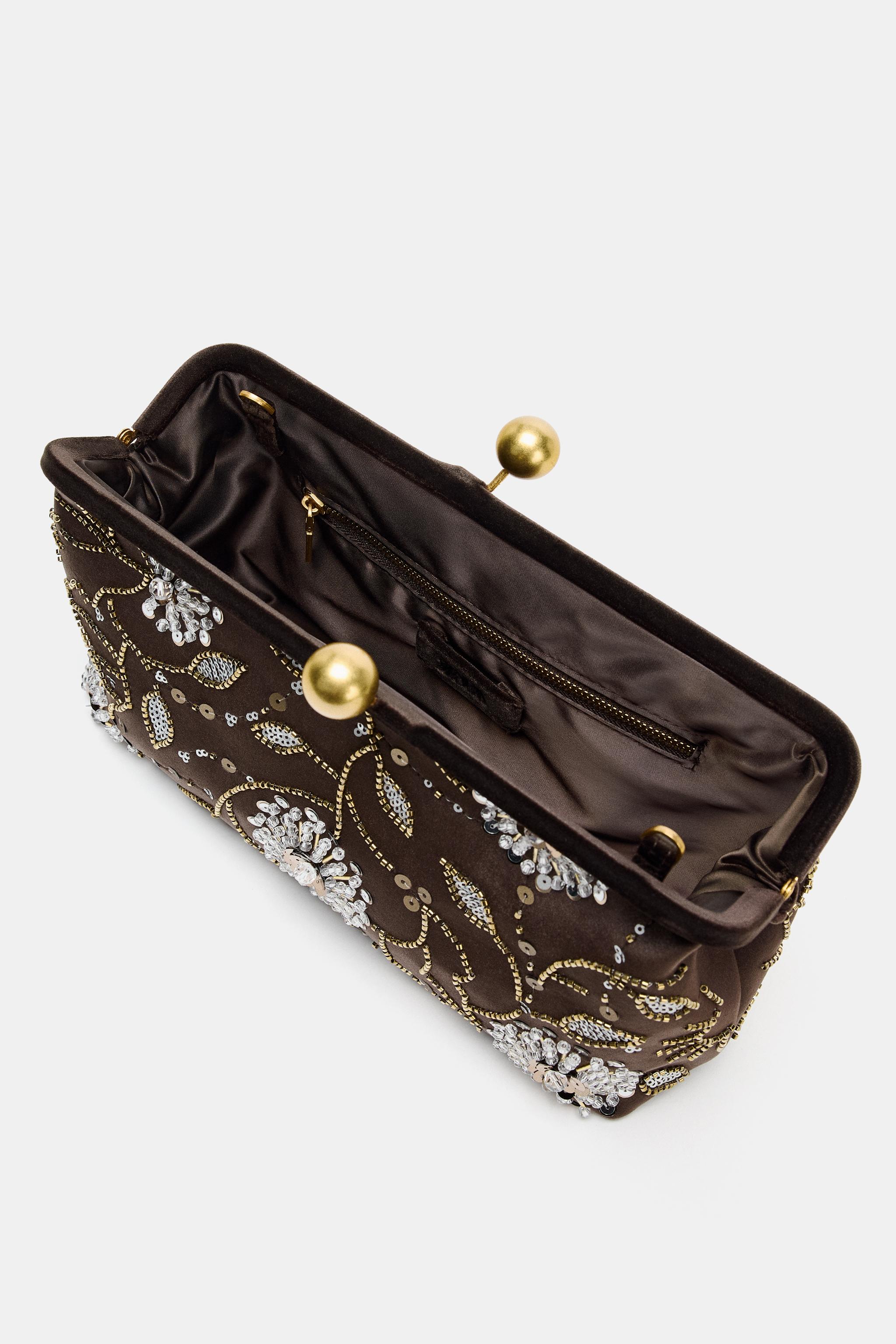 APPLIQUÉ CLUTCH BAG