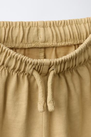 ENSEMBLE JOGGING T-SHIRT ET BERMUDA UNI - Moutarde de Zara - Image 3