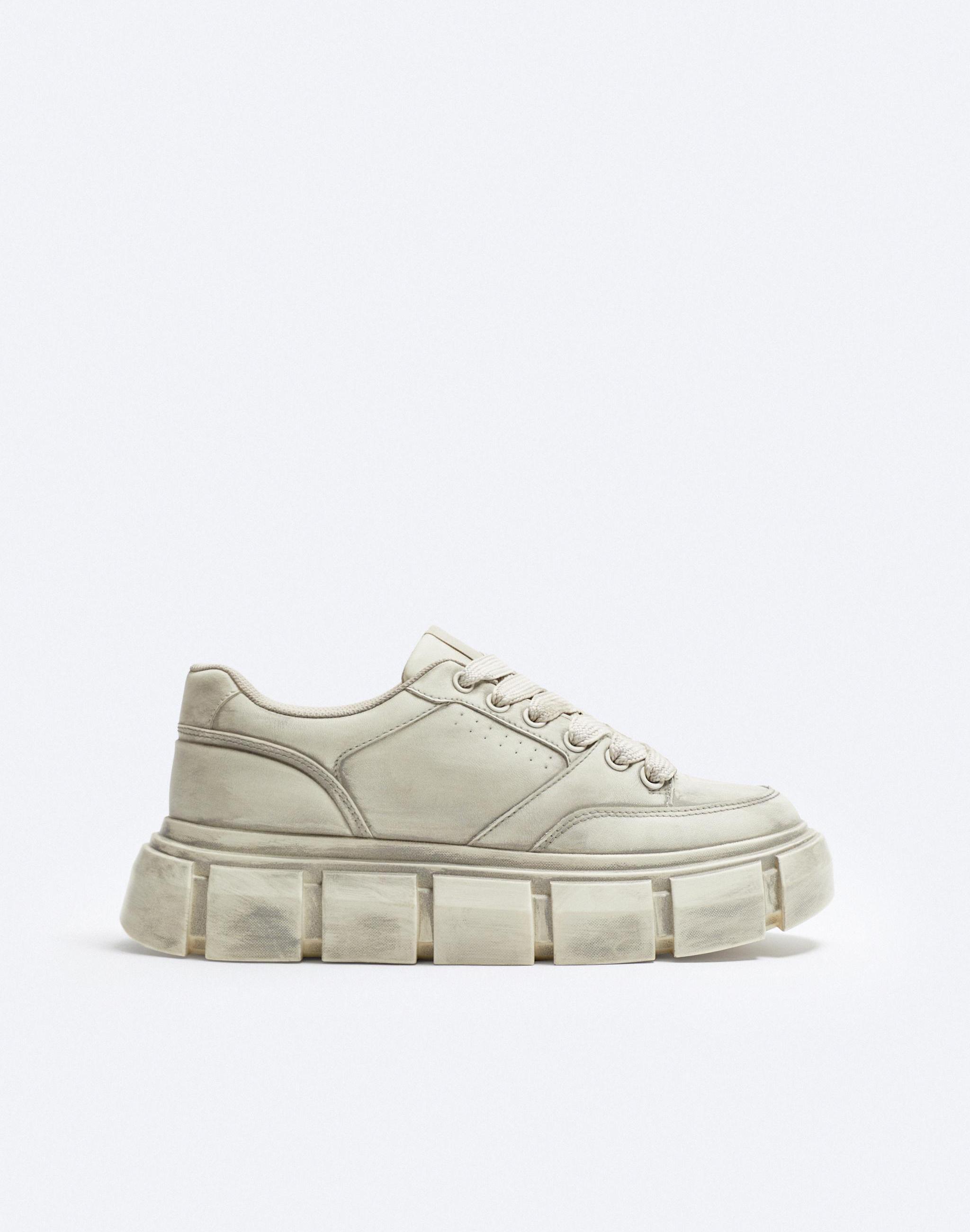 Zapatos blancos zara hombre hot sale