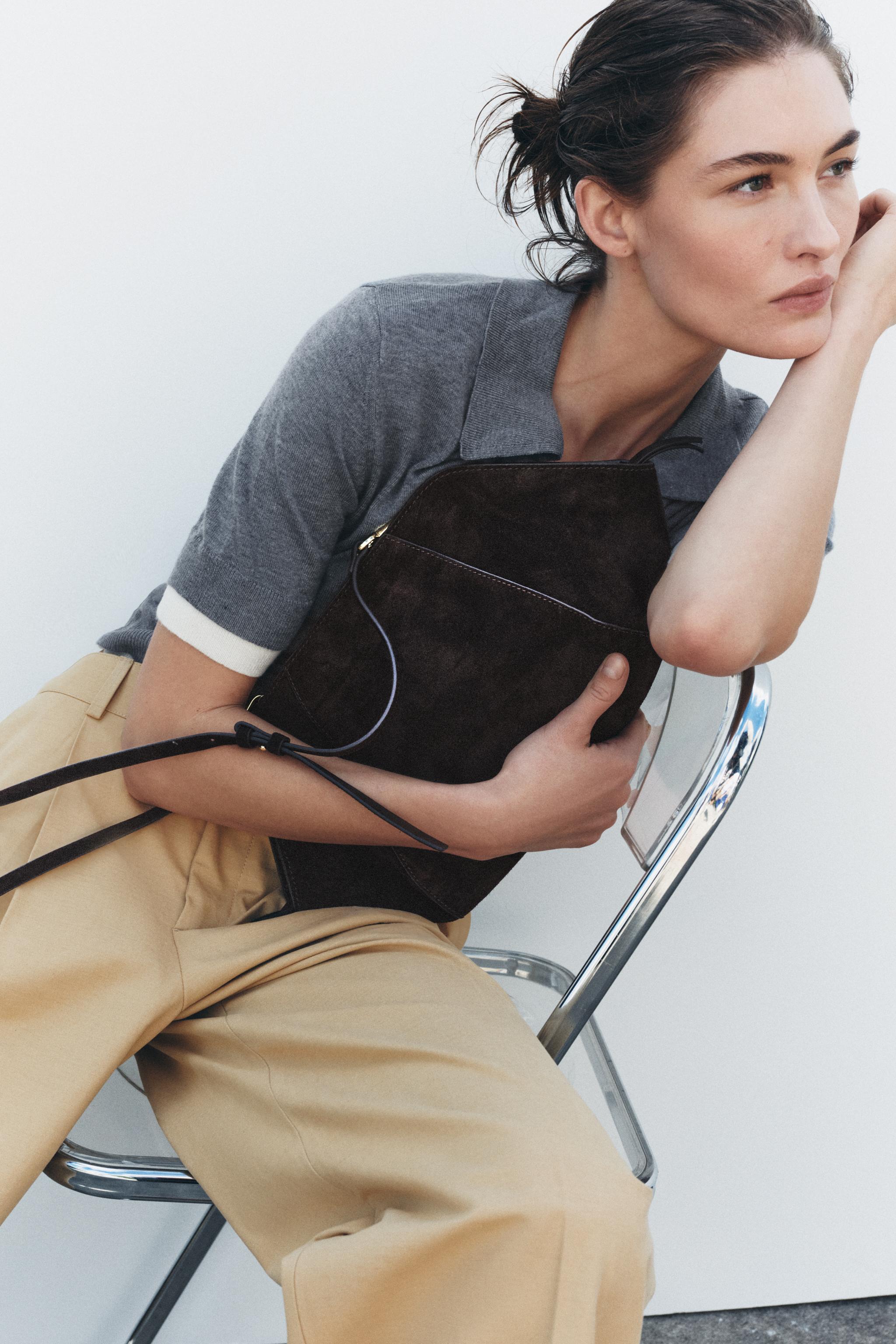 【ZARA】ステッチ入りスプリットスエード クラッチバッグ ステッチ入りスプリットスエード仕上げクラッチバッグ