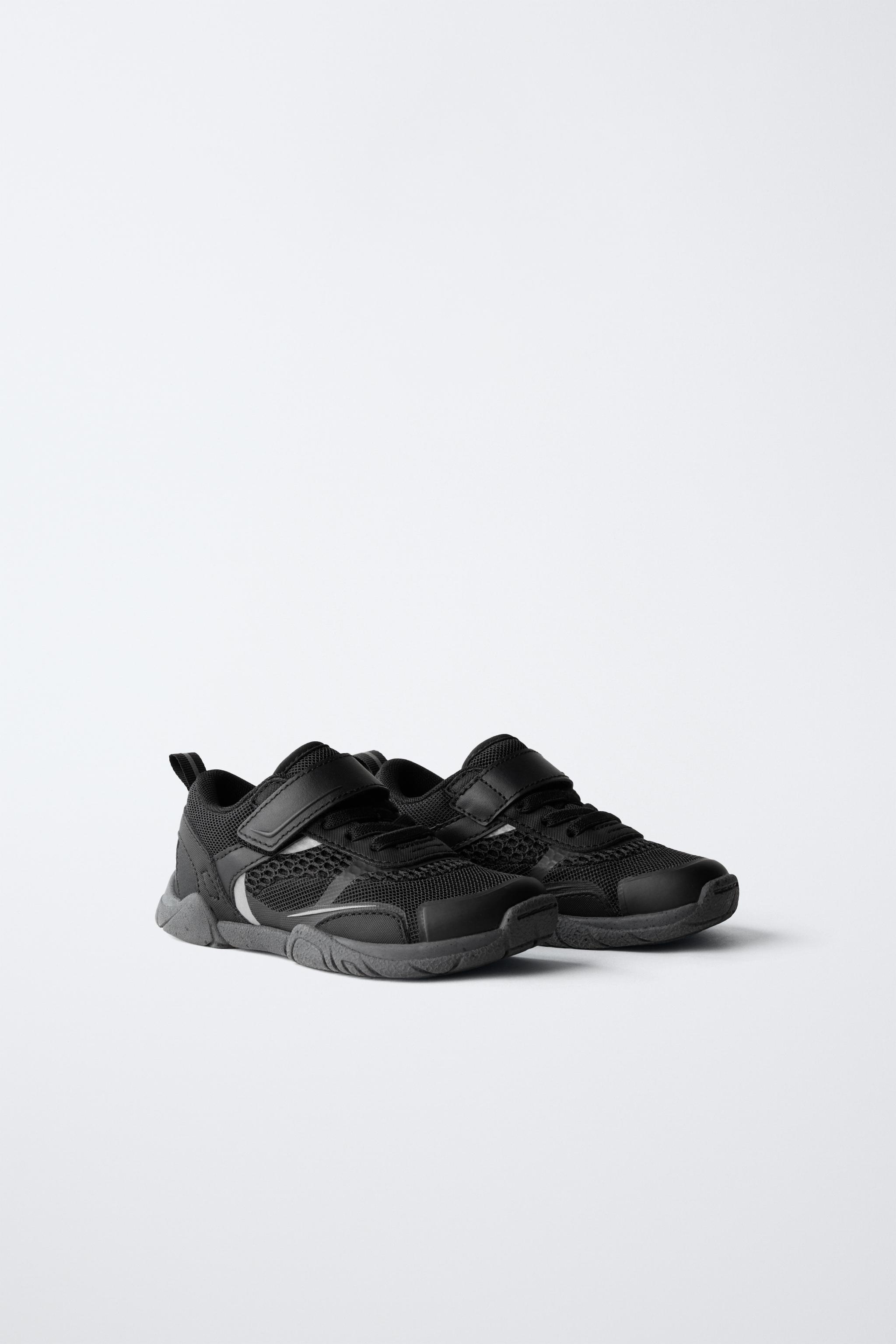 BAREFOOT SNEAKERS