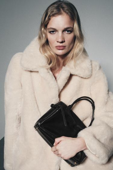 LEATHER CITY BAG - Black by Zara