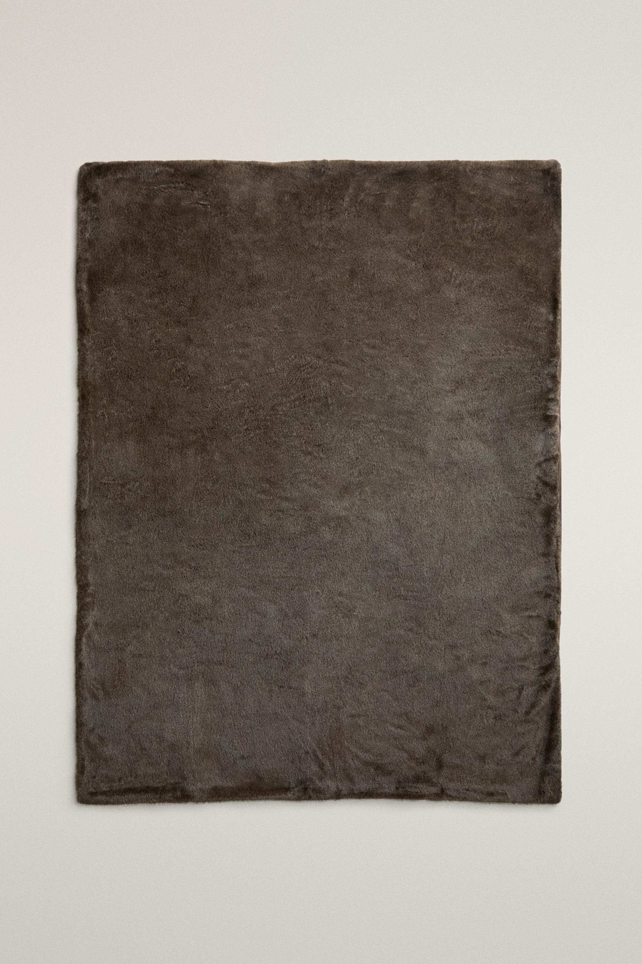 FUR SPOT BLANKET