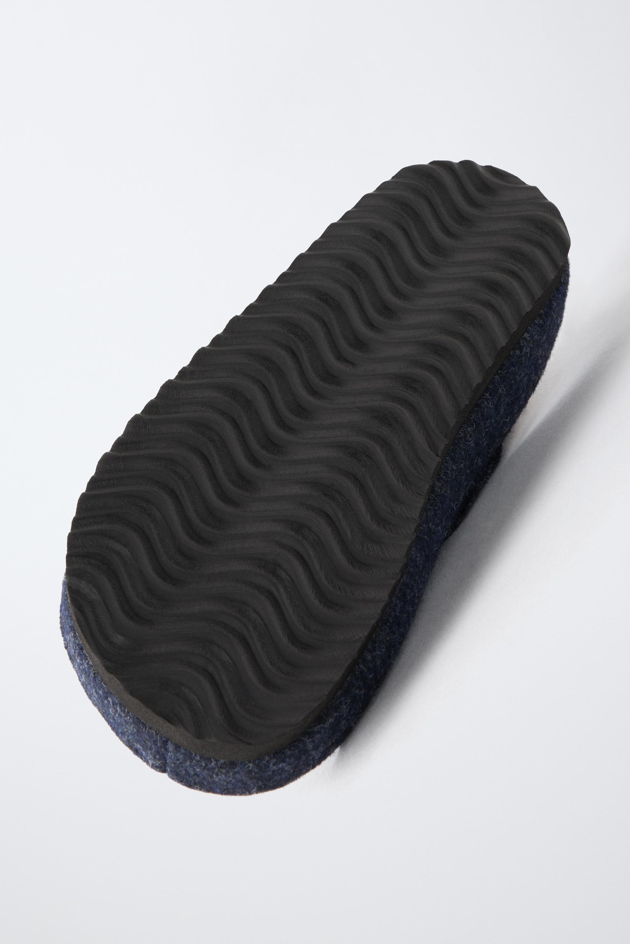 FELT CLOGS