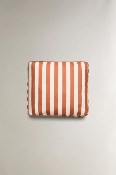 OUTDOOR STRIPED SEAT CUSHION - striped by Zara