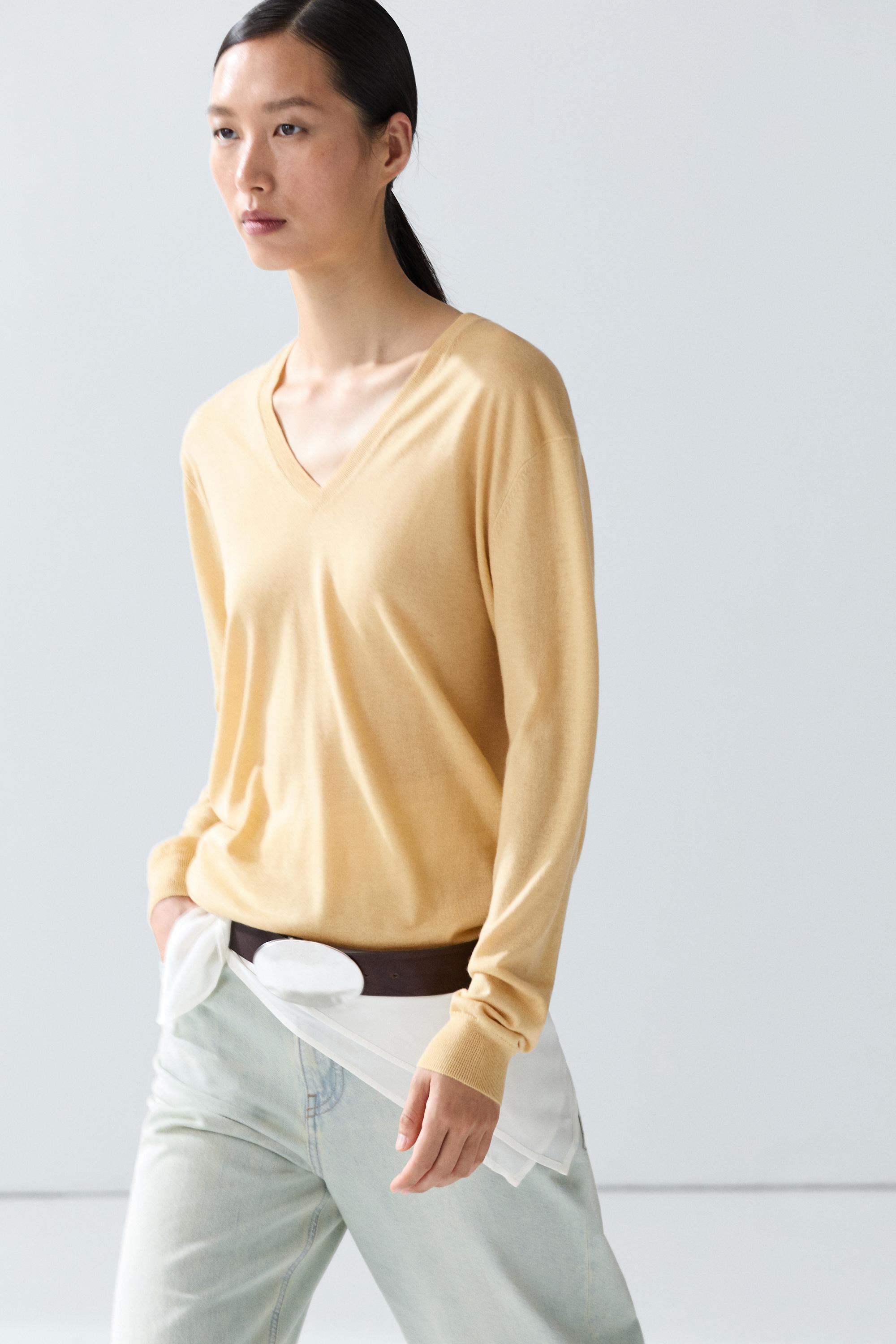 V-neck knit sweater — Yellow