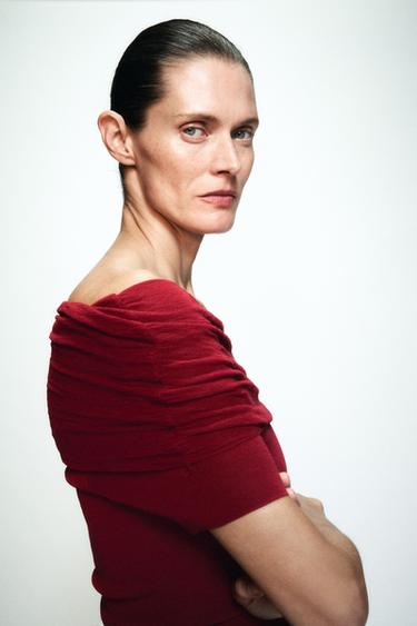 OFF-THE-SHOULDER TOP - Raspberry by Zara