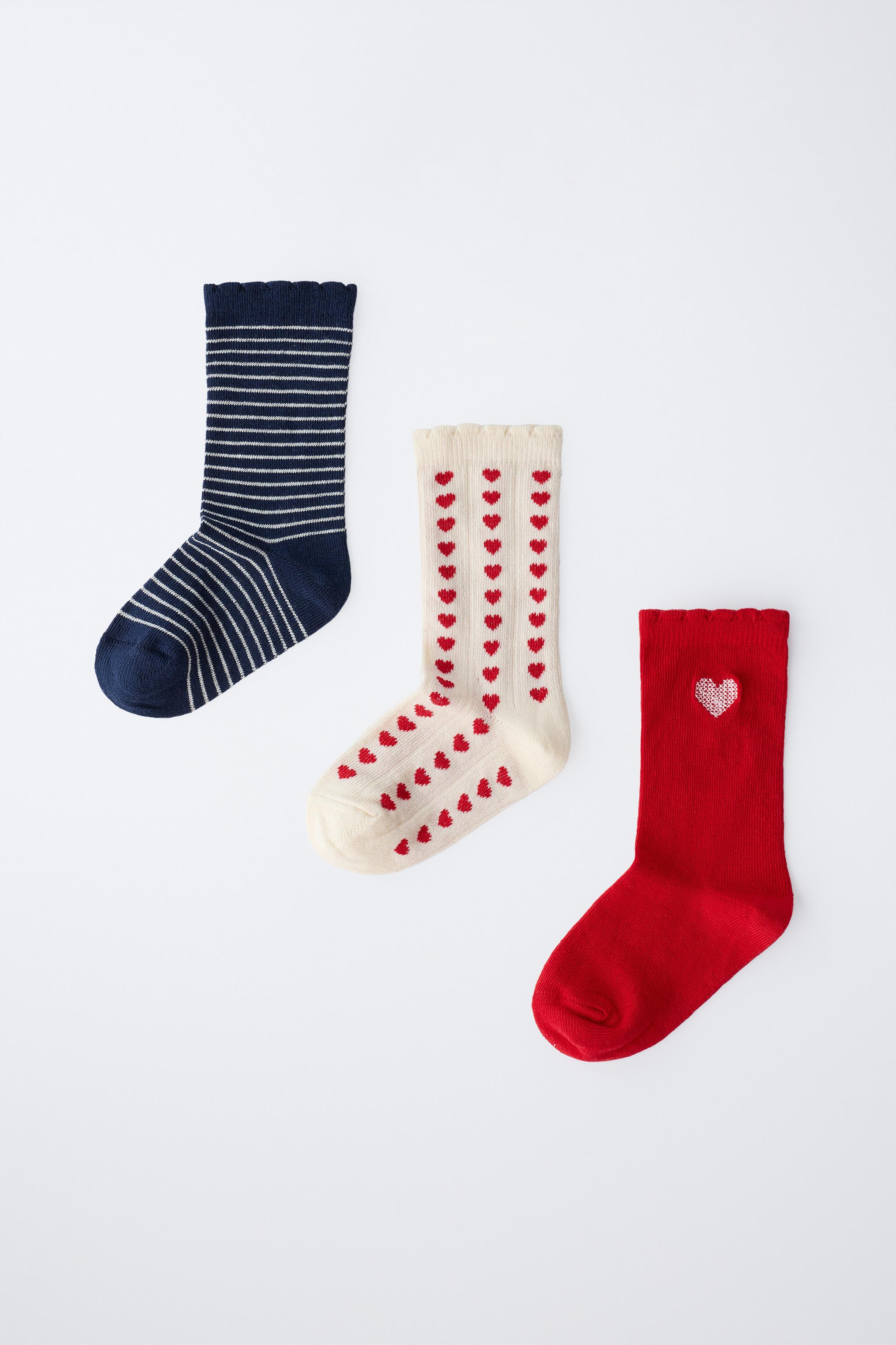 LOT DE TROIS CHAUSSETTES À RAYURES ET CŒURS