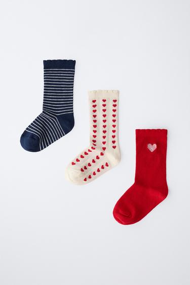 LOT DE TROIS CHAUSSETTES À RAYURES ET CŒURS - Rouge de Zara - Image 3
