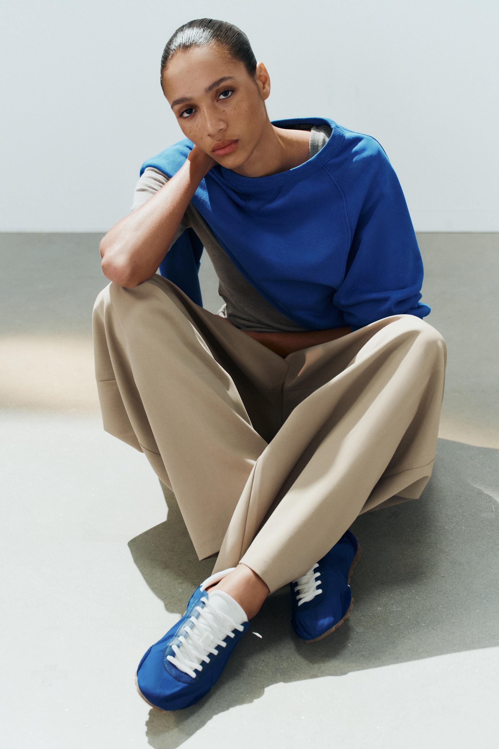 CONTRASTING HEEL SNEAKERS — Blue