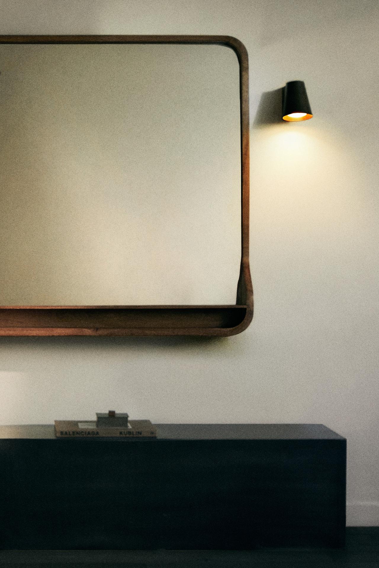 WOODEN SHELF MIRRORED — Brown