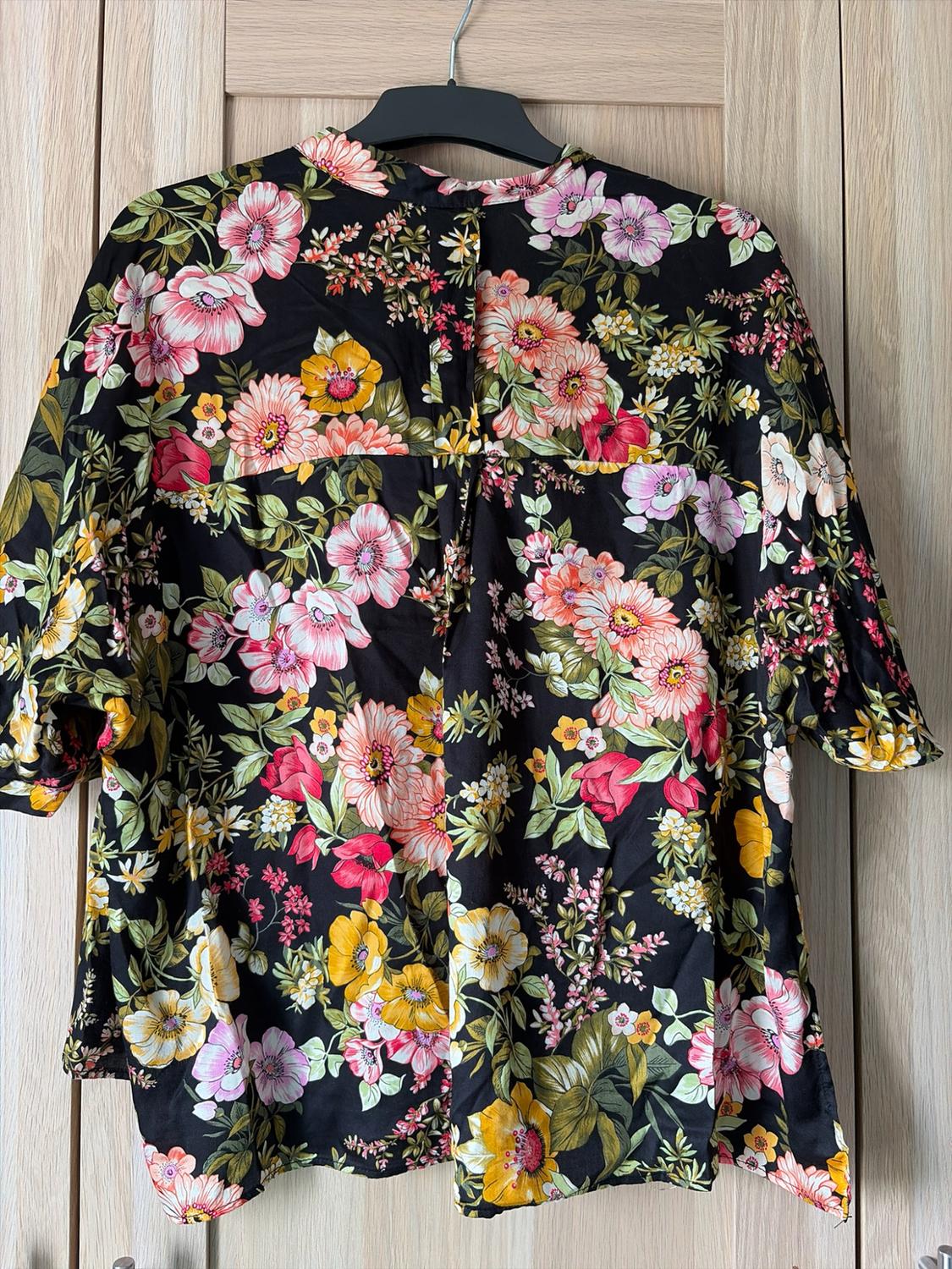 FLOWING FLORAL PRINT BLOUSE - Image 4
