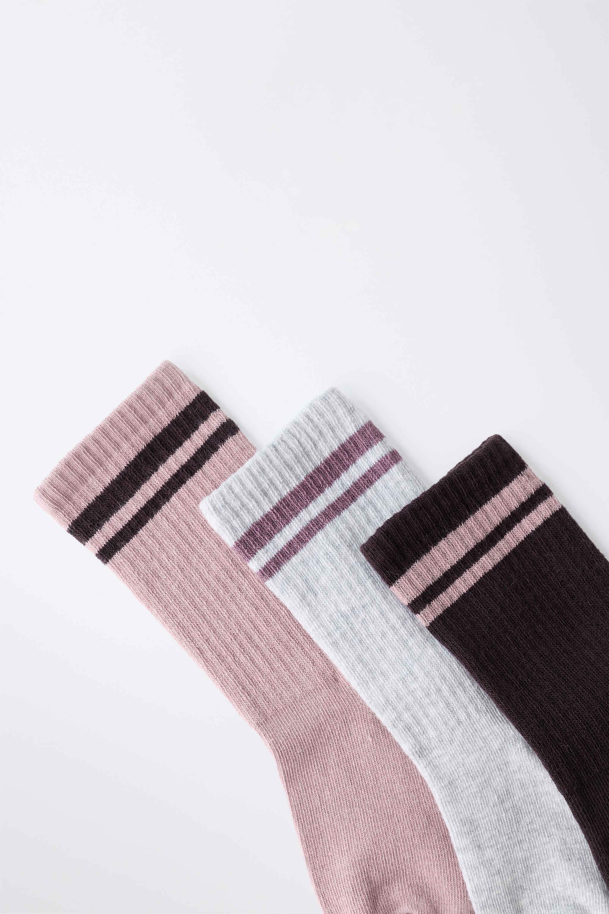THREE-PACK OF SPORTY STRIPED CREW SOCKS